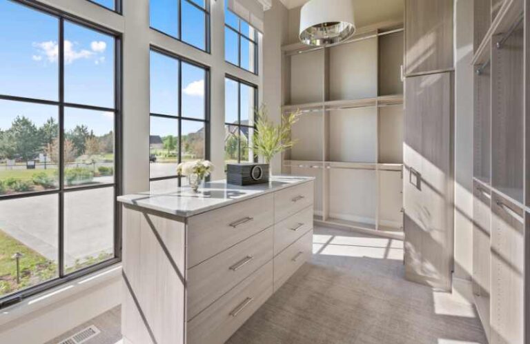 6 Ways to Customize Your Primary Suite Closet to Fit Your Needs – Ryan ...